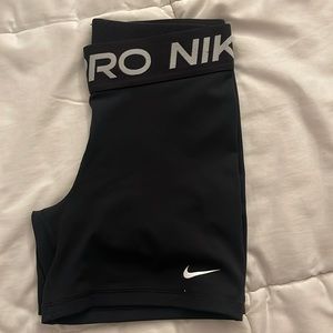 Nike Pro 365 fitted shorts | size small